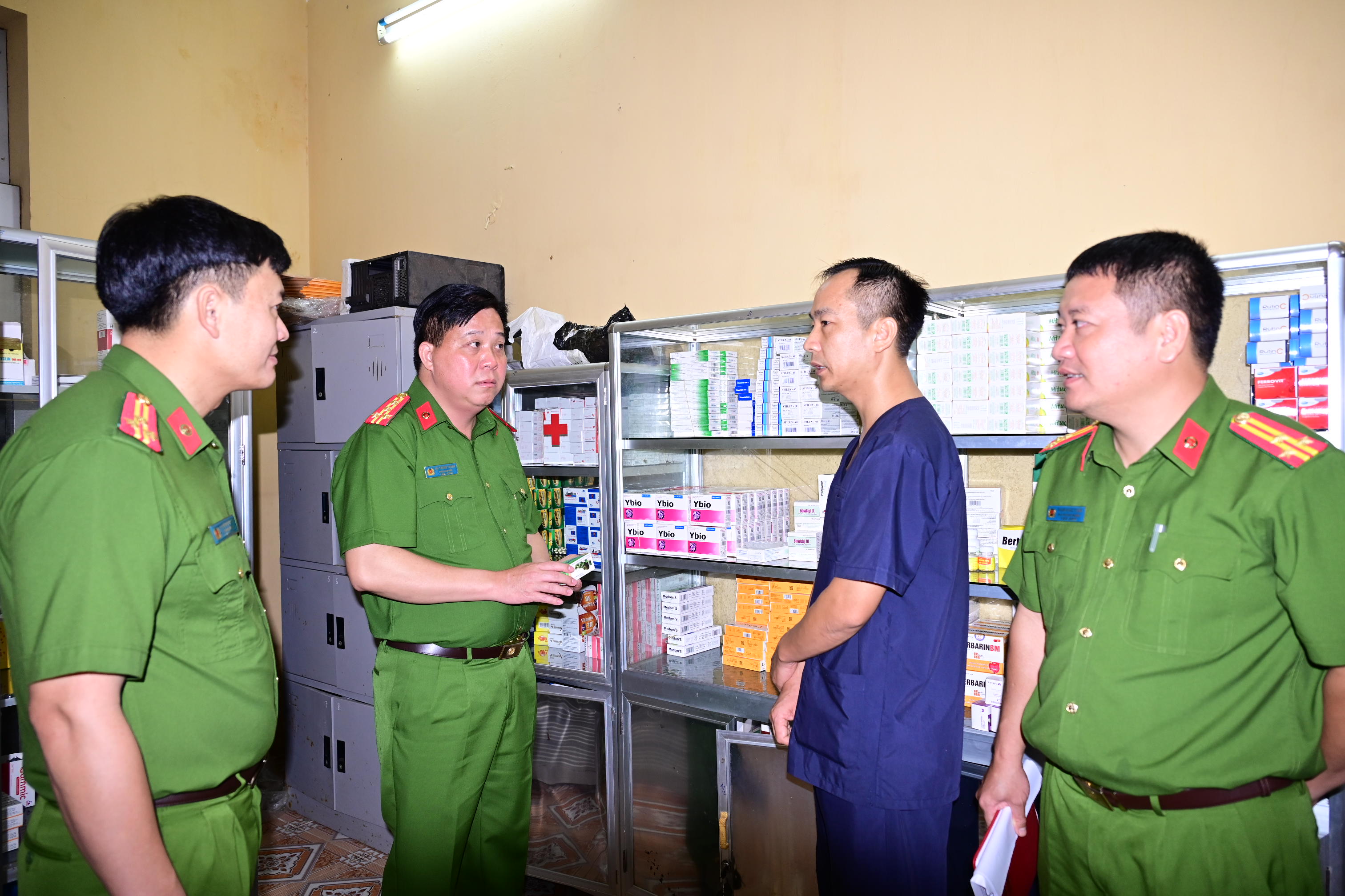 Đại tá Bùi Trung Thành - Phó Giám đốc CATP làm việc với Cơ sở cai nghiện ma túy số 2 và số 3